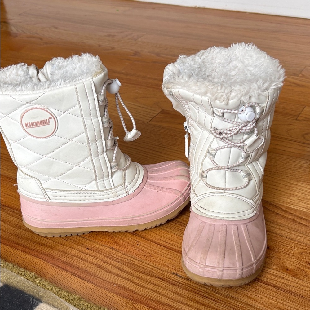 Khombu CUTE Pink and White Quilted Winter Boots Size 1